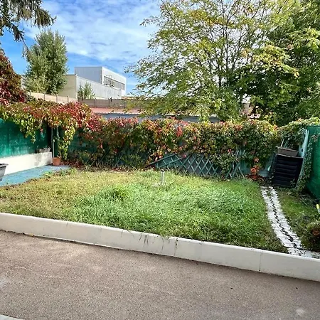 Charmante Maison Avec Jardin Sans Vis-A-Vis Saint-Fons Exterior photo
