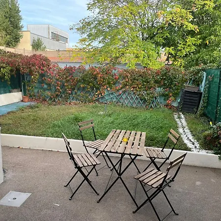 Charmante Maison Avec Jardin Sans Vis-A-Vis Saint-Fons Exterior photo